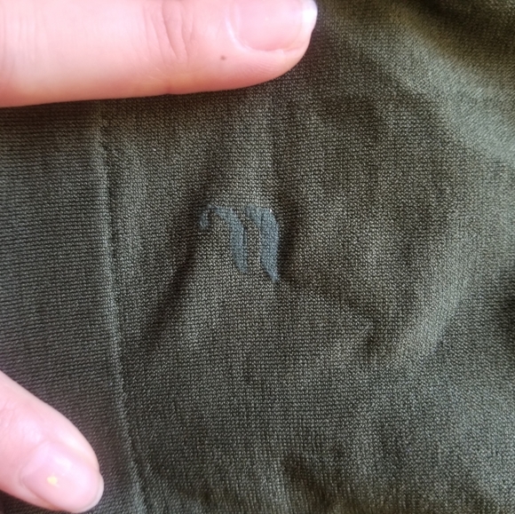 Fabletics green perforated LS shirt - Picture 4 of 4